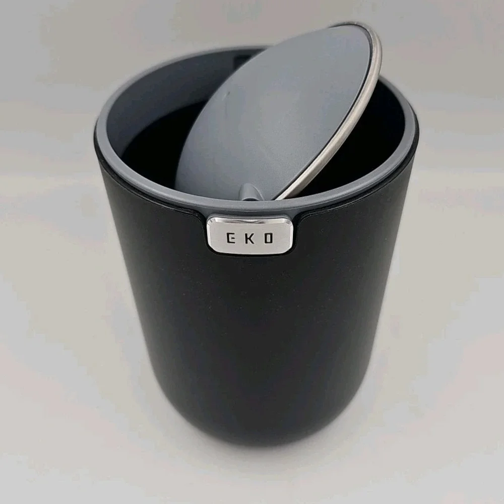 EKO Fandy Table Bin, 1.5L Mini Desk Trash Can with Swing-Top Lid Matte Black